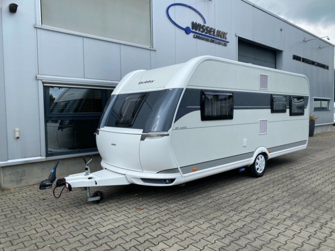 Hobby De Luxe 540 UL ALS NIEUW ENKELE BEDDEN INCLUSIEF STALLING foto: 0