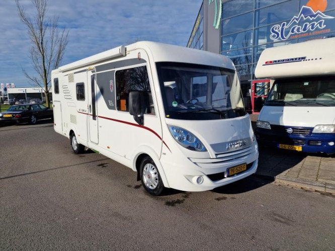 Hymer Exis-i 674 lits simples photo: 1