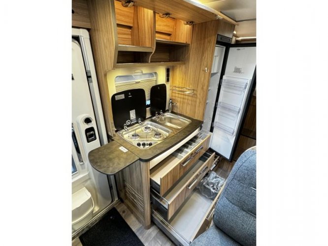 Hymer Exsis-T 474 - Automaat - compact  foto: 8