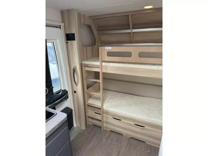 Hobby De Luxe 490 KMF 2025 | Stapelbed  foto: 6