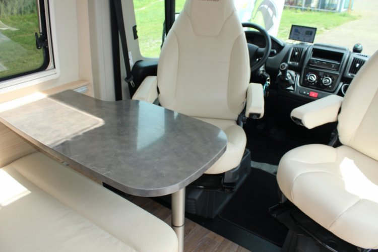 Bürstner City Car C 540 Buscamper, Dwars-bed, Draaistoelen, Halve dinette, Motor-airco, etc. Marum Groningen