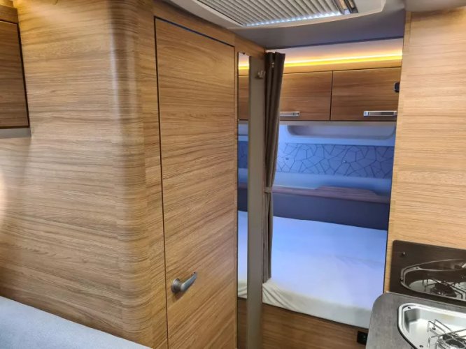 Weinsberg CaraOne 420 QD Dwarsbed en Voortent  foto: 22