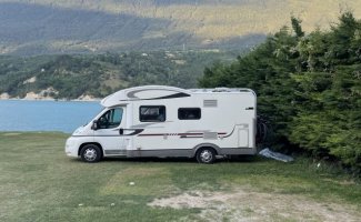 Adria Mobil 4 pers. Location de camping-car Adria Mobil à La Haye? À partir de 97 € par jour - Goboony