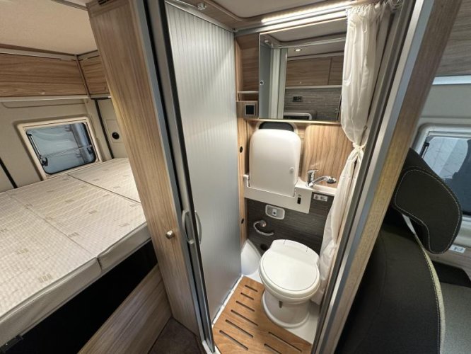 Hymer Grand Canyon 600 hefdak / dwarsbed  foto: 12