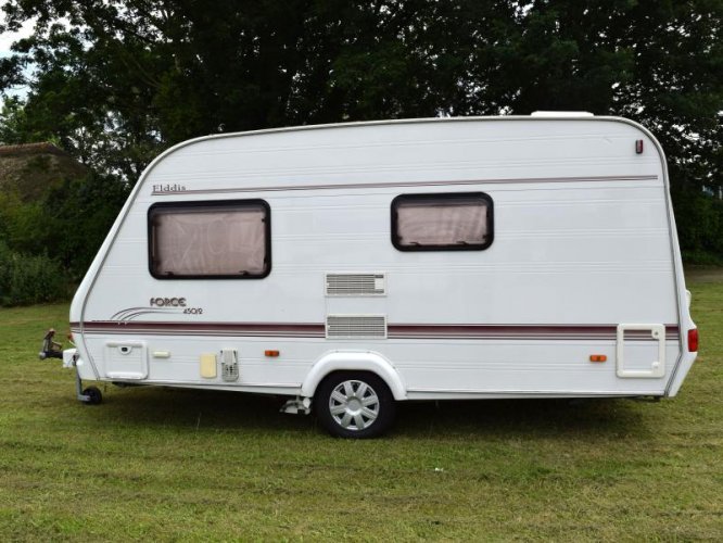 Elddis Force 4502 met mover en airco  foto: 5