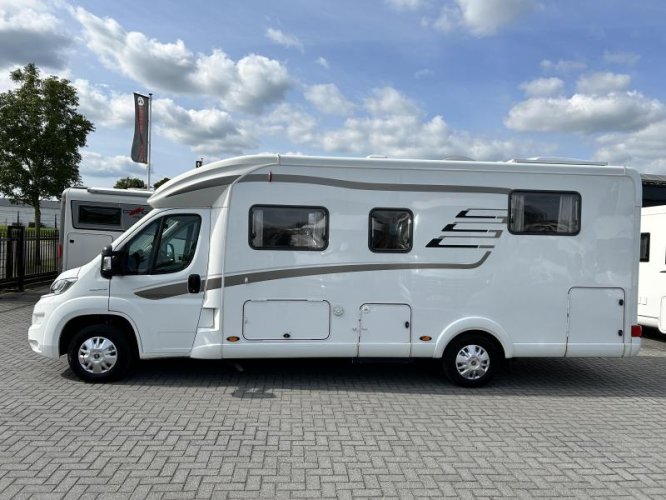 Hymer T698 CL queensbed/level/2xAirco  foto: 18