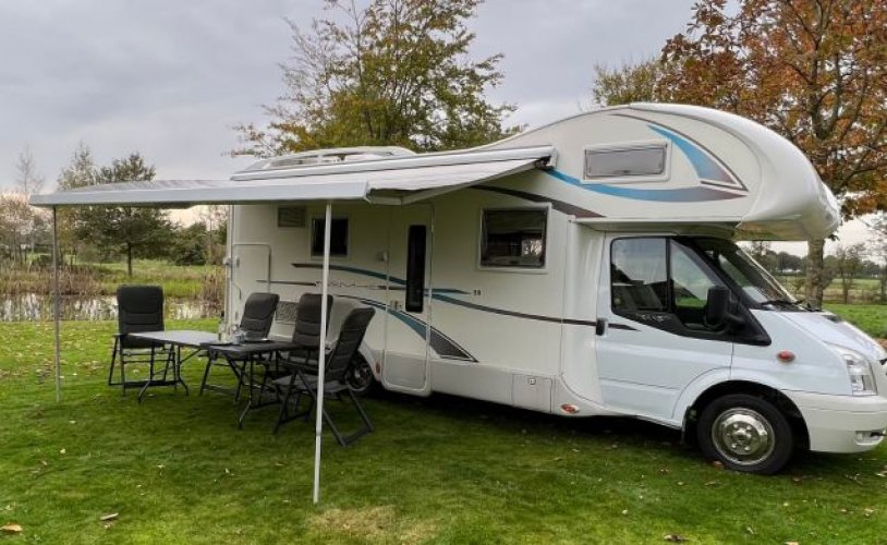 Ford 6 pers. Ford camper huren in Son? Vanaf € 84 p.d. - Goboony