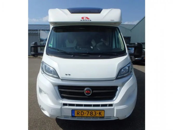 Adria Matrix Axess 670 SC EILANDBEN MET HEFBED  foto: 5