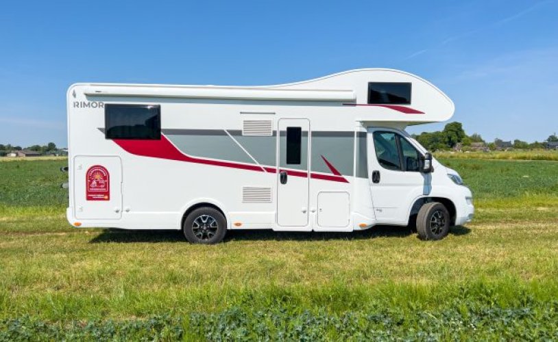 Rimor 5 pers. Rent a Rimor motorhome in Noordeloos? From € 159 pd - Goboony photo: 1