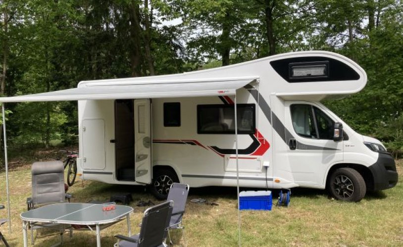 Challenger 7 pers. Louer un camping-car Challenger à Rouveen ? À partir de 145 € pj - Goboony photo : 0