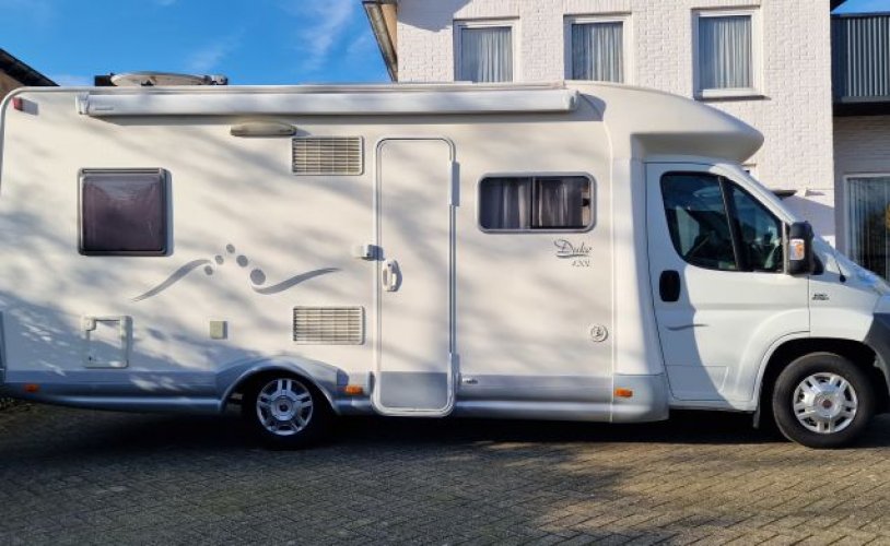 Elnagh 4 pers. Rent an Elnagh camper in Winterswijk? From €103 per day - Goboony photo: 0