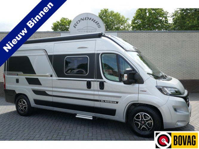 Adria Twin 600 SPB Supreme 160 pk AUTOMAAT 9-Traps Euro6 Fiat Ducato 8 **Slechts 6 meter/Groot dwarsbed/4 zitplaatsen/Luifel/Zonnepane hoofdfoto: 1