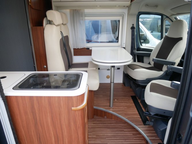 Adria Twin 600 SPT, 6 Meter Buscamper, XXL Koelkast!! foto: 7