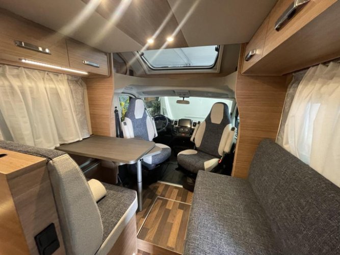 Weinsberg CaraSuite 650 MF 5 gordels, met hefbed foto: 5