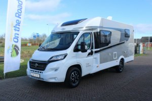 Carado (Hymer) T 337 Emotion 2.3 M. 150 HP, AUTOMATIC, Engine/Roof air conditioning, Single beds, Electr. support legs, etc. Bj. 2018 Marum