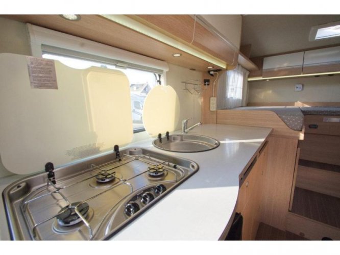 Sunlight T66 halfintegraal camper  foto: 13