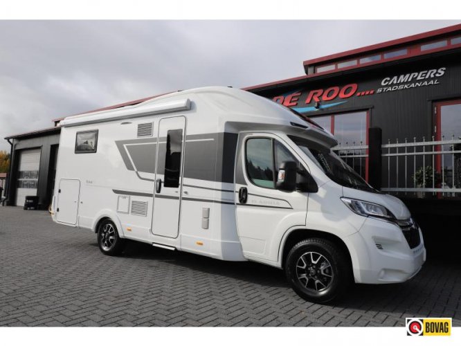 Adria Coral Axess 650 DC met Queensbed  foto: 0