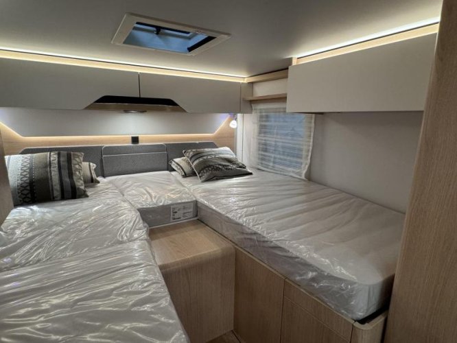 Hymer B-MCT 580 automaat- xxl bed  foto: 12