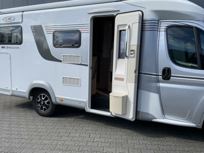 LMC V646 Breezer Automaat | 2 enkele bedden 80X193 |Airco | foto: 15