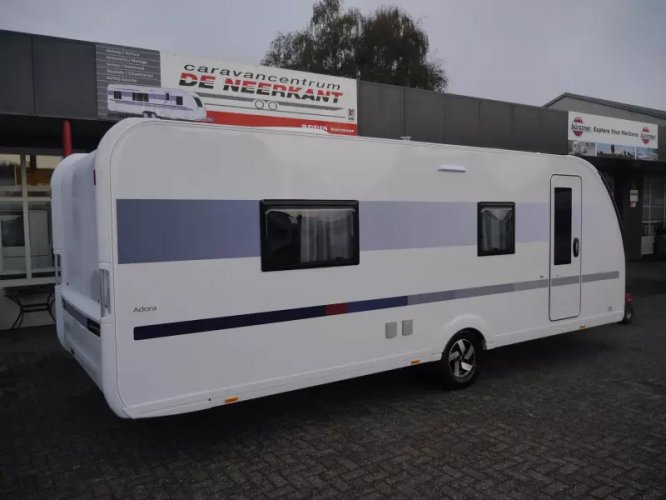 Adria Adora 613 HT gratis voortent of mover 