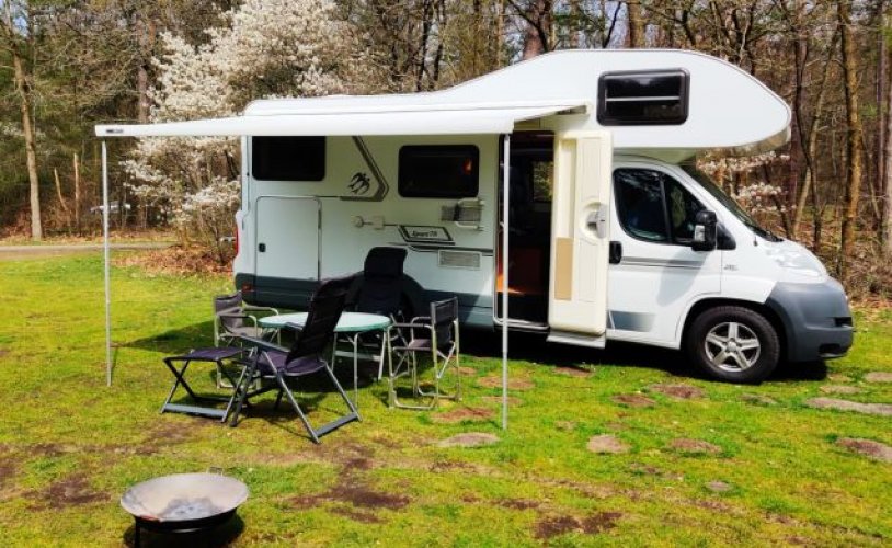 Knaus 4 pers. Rent a Knaus camper in Zeist? From € 121 pd - Goboony photo: 0