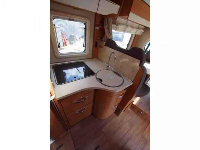 Hymer T698 CL queensbed, topstaat  foto: 9