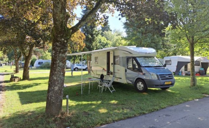 Ford 4 pers. Ford camper huren in Deurne? Vanaf € 81 p.d. - Goboony foto: 1