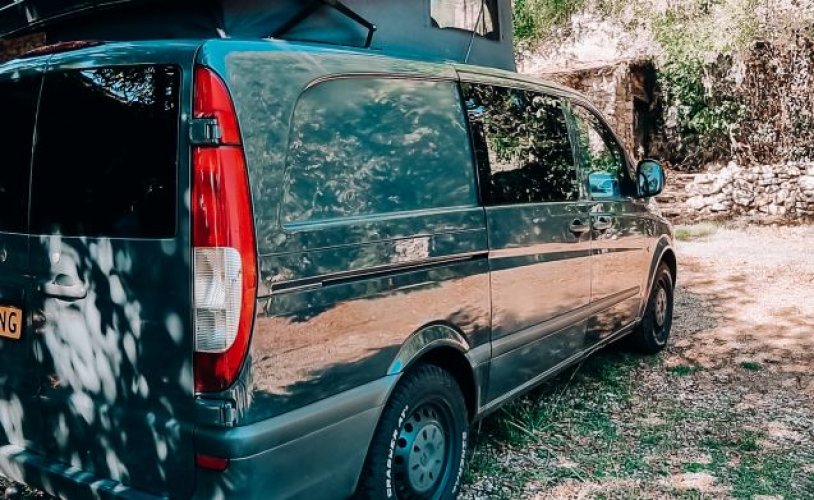 Mercedes Benz 2 pers. Louer un camping-car Mercedes-Benz à Groningue ? À partir de 79 € par jour - Goboony
