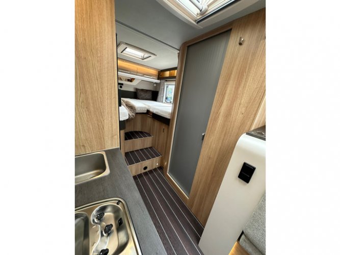 Knaus Sky Ti 650 Meg Platinum 160pk! Lengtebedden! foto: 17