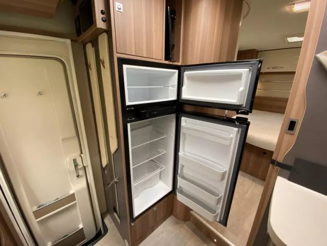 Chausson Flash 718 EB 2015 Queensbed Hefbed  foto: 19