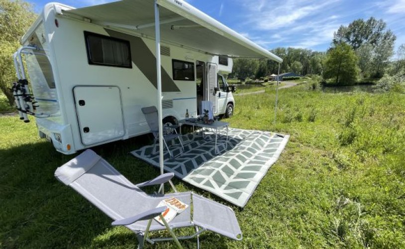 Sun Living 6 pers. Want to rent a Sun Living camper in Tholen? From €119 per day - Goboony photo: 1