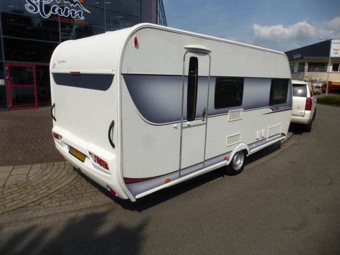 Hobby On Tour 470 KMF stapelbed en voortent 