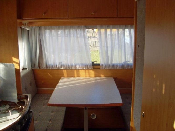 Dethleffs Camper 420 Licht gewicht caravan 810  foto: 9