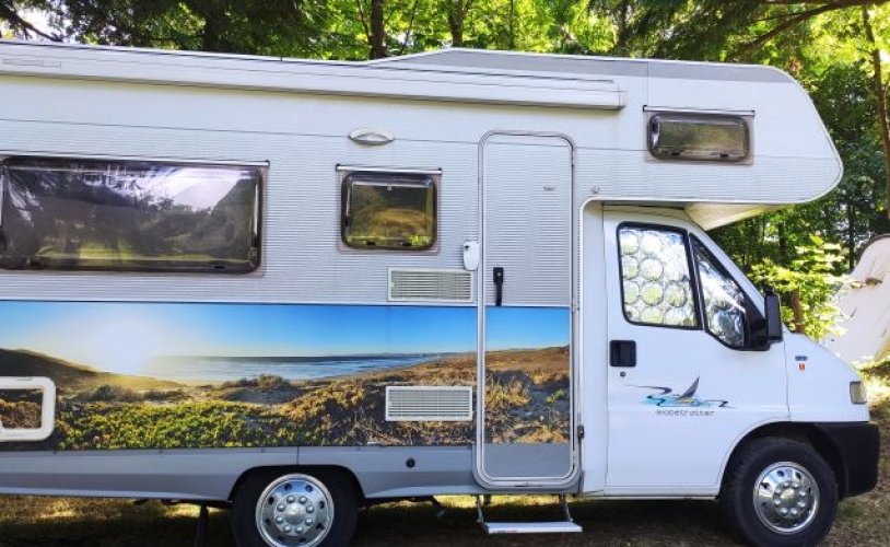 Dethleff's 4 pers. Rent a Dethleffs camper in 's-Hertogenbosch? From € 64 pd - Goboony photo: 1