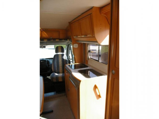 Hymer Tramp 575 Fransbed, draaistoelen.  foto: 5