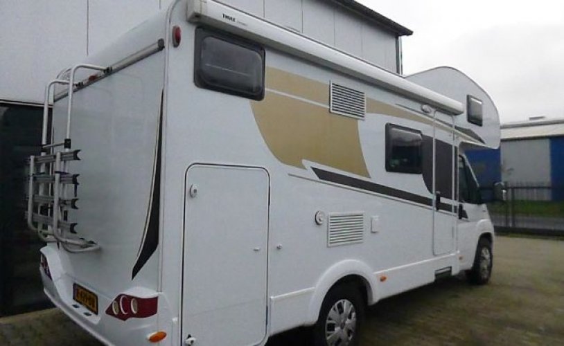 Carado 6 pers. Rent a Carado camper in Oldenzaal? From € 145 pd - Goboony photo: 1