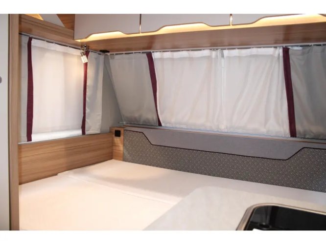 Weinsberg CaraOne Hot Edition 390 QD Dwarsbed / Mover  foto: 6