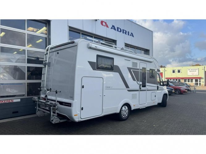 Adria Coral Plus 670 DL 9 Traps Automaat