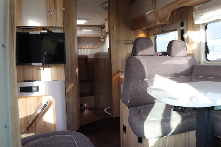 Hymer T 678 CL 60 jaren editie maxi chassis AUTOMAAT 150 pk enkele bedden + hefbed (56  foto: 39