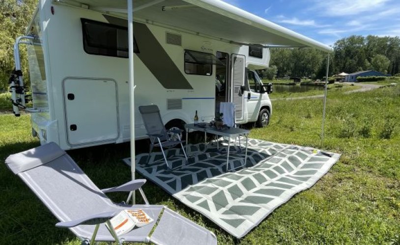 Sun Living 6 pers. Want to rent a Sun Living camper in Tholen? From €119 per day - Goboony photo: 0