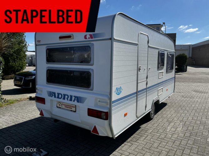 Adria 430 DK stapelbed treinzit lichtgewicht