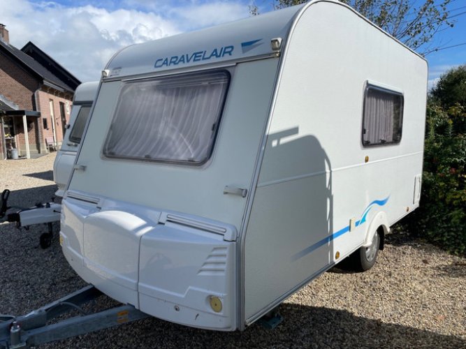 Caravelair 400 Antares Lichtgewicht 730 kg , voortent nette staat