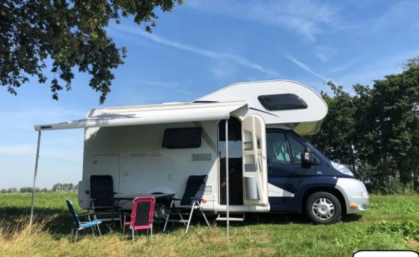 Dethleffs 6 pers. Rent a Dethleffs motorhome in Nieuw-Lekkerland? From € 88 pd - Goboony photo: 1