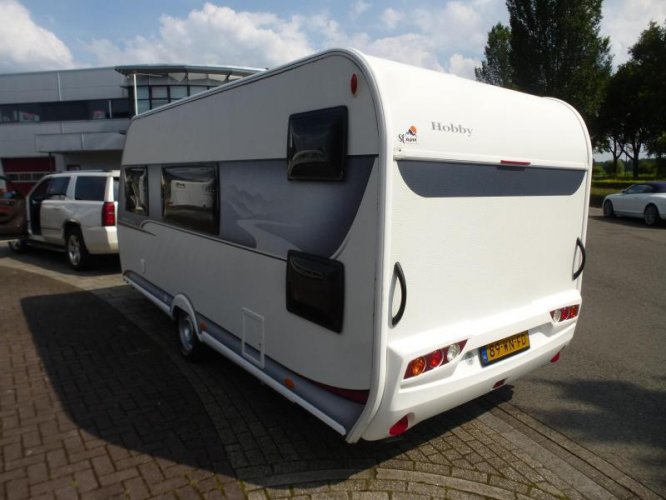 Hobby On Tour 470 KMF stapelbed en voortent 