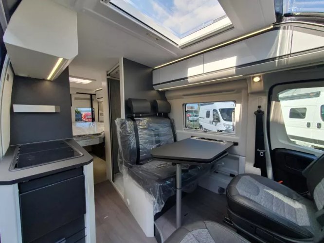 Adria Twin Supreme 640 SGX Actie Luchtvering Lithium  foto: 1