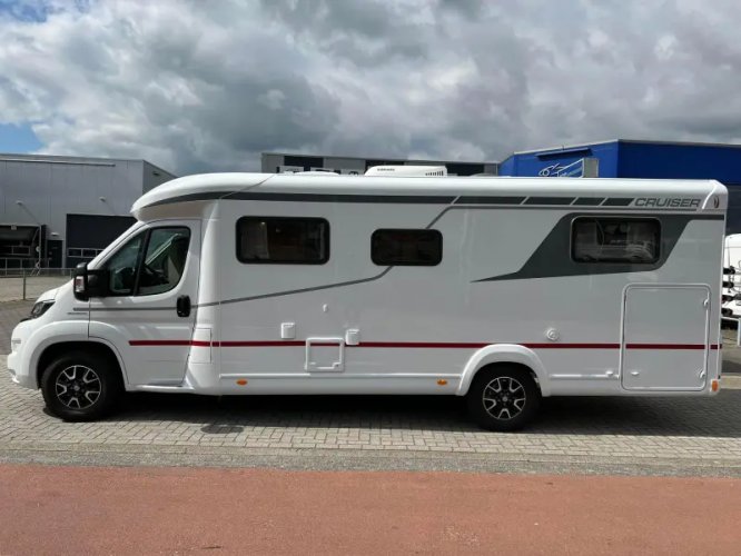 LMC Cruiser T 732 G Lengte bedden + Dakairco 