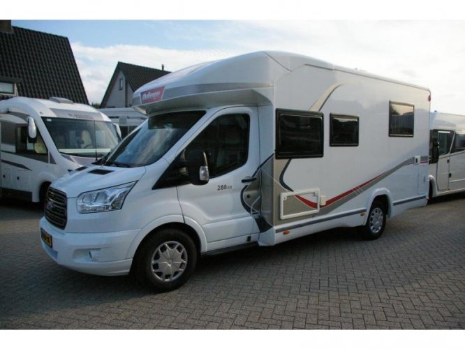 Challenger Genesis 288 EB Queensbed, top indeling. 