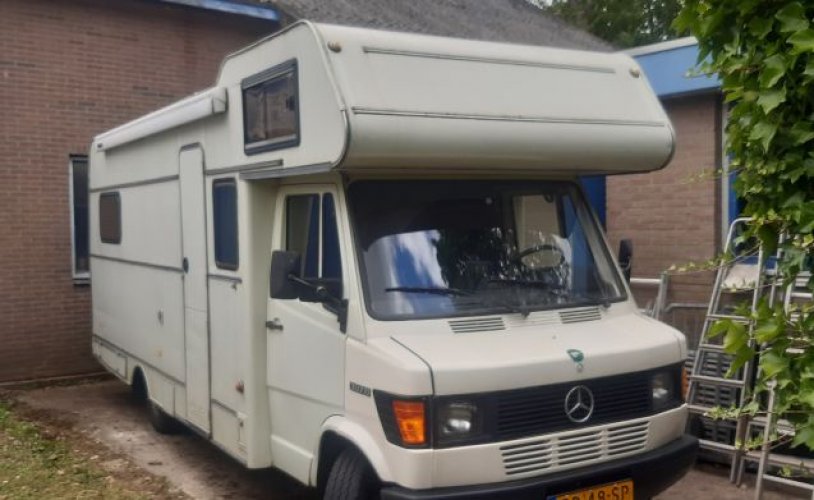 Mercedes Benz 4 pers. Louer un camping-car Mercedes-Benz à De Goorn ? À partir de 86 € pj - Goboony photo : 0