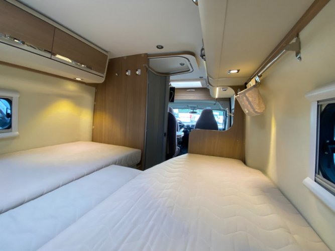 Adria Twin 600 SLT OFF GRID BUSBIKER BEARLOCK ENKELE BEDDEN foto: 8