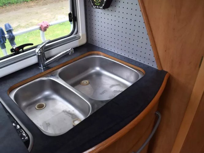 Hymer B584 Bar-zit Hefbed langebank  foto: 18